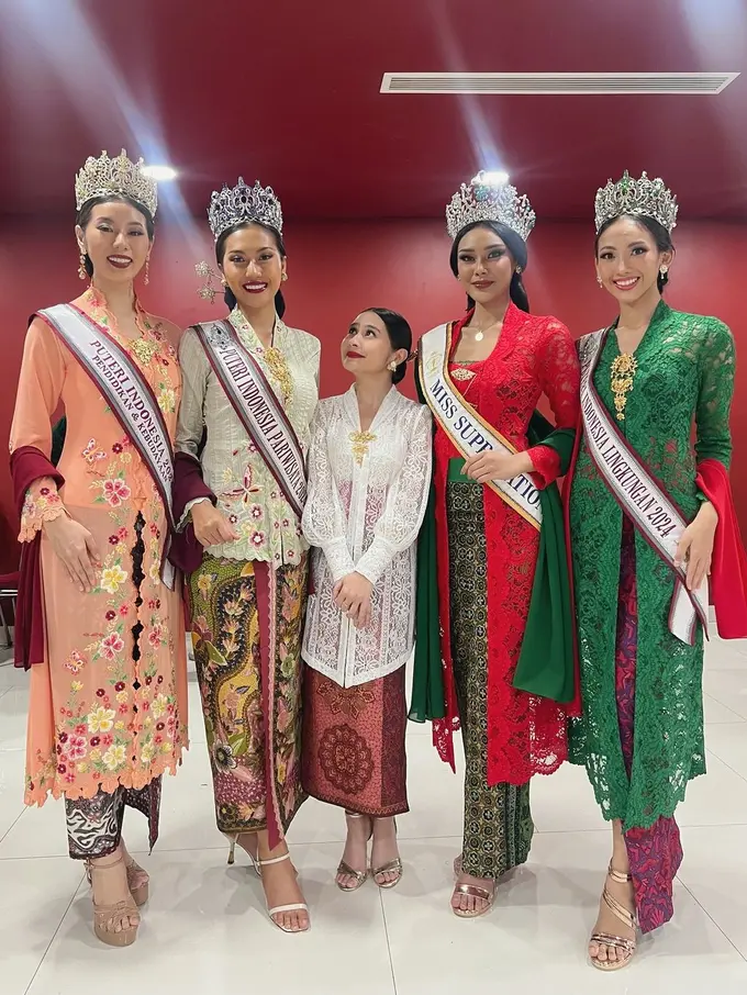 Prilly Latuconsina bersama Puteri Indonesia (Instagram/prillylatuconsina96)