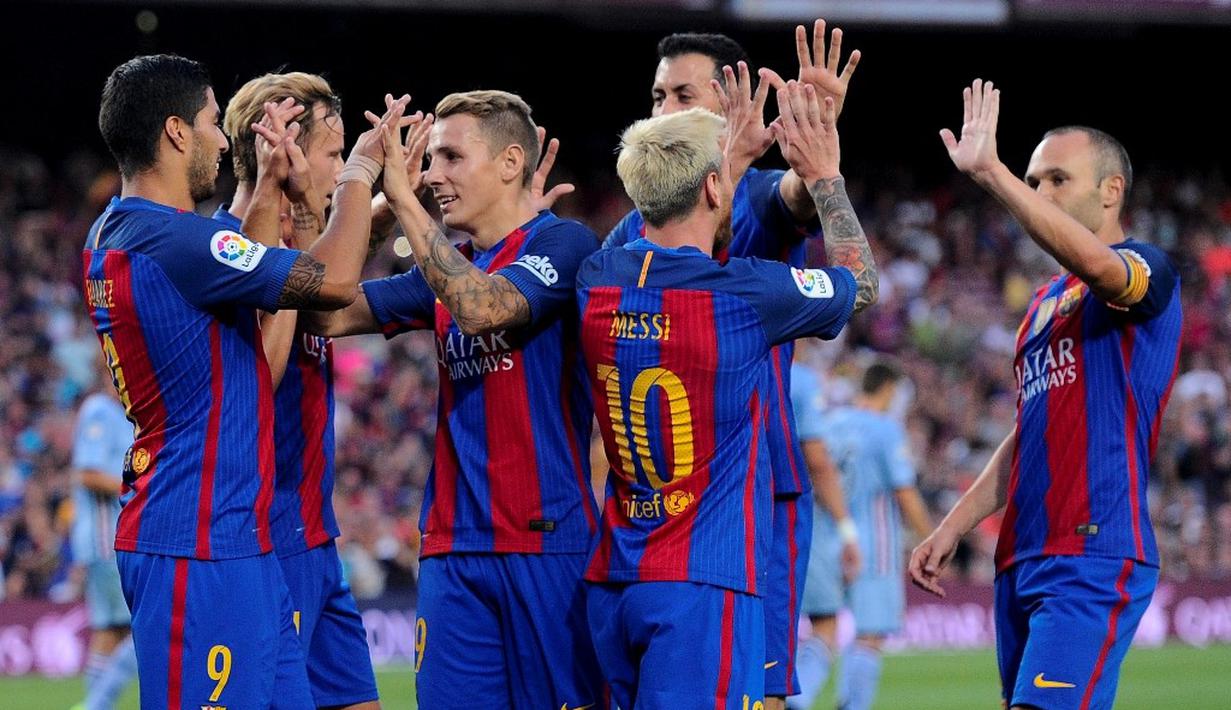 Pemain Barcelona merayakan gol Lionel Messi ke gawang Sampdoria pada pertandingan Trofeo Joan Gamper 2016 di Camp Nou, Kamis (11/8/2016) dini hari WIB. (AFP/Josep Lago)