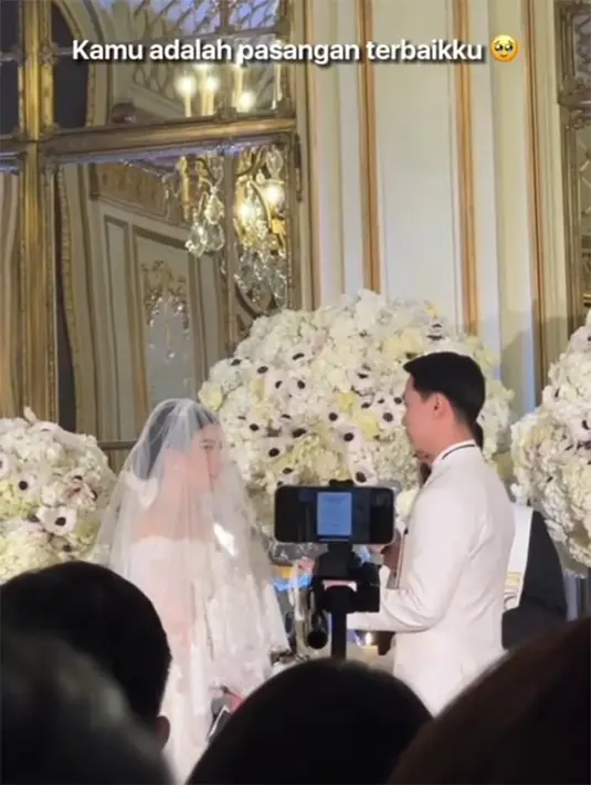 Kamis (23/3/2023) salah satu pemain terbaik bulu tangkis ganda putra Indonesia itu resmi mengikat janji dengan Valencia.  [Instagram/diah_kss]