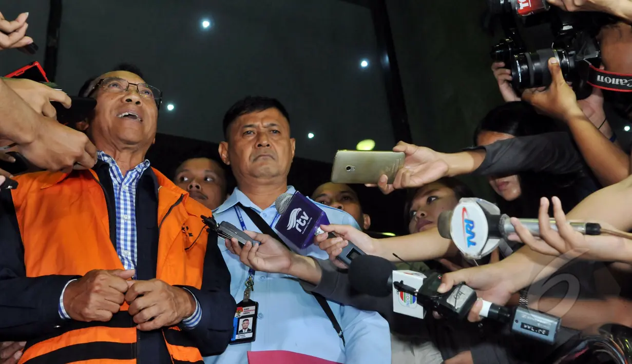 Jero Wacik ditahan oleh KPK karena diduga melakukan tindak pidana pemerasan untuk meningkatkan Dana Operasional Menteri (DOM) sebesar Rp9,9 miliar di Kementerian ESDM kurun waktu 2011-2012, Jakarta, Selasa (5/5/2015). (Liputan6.com/Andrian M Tunay)