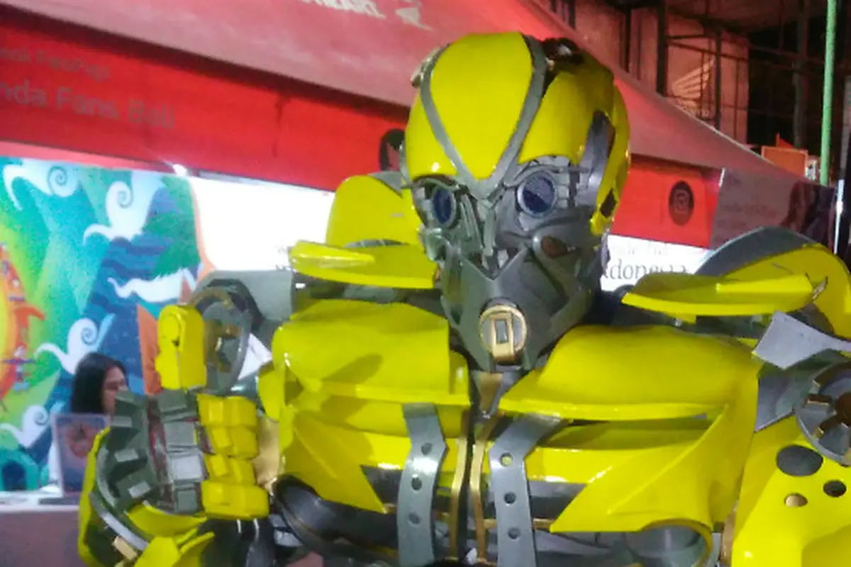 Robot Transformer di Lapangan Puputan Denpasar