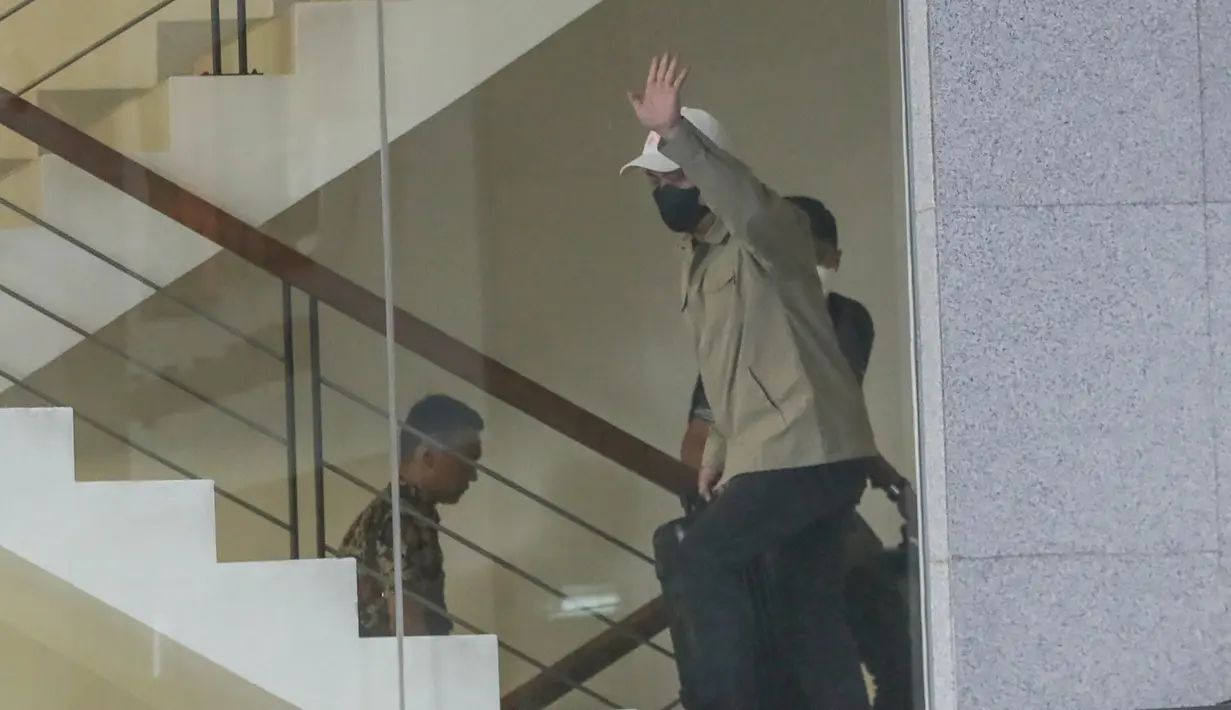 Setibanya di Gedung KPK, Jakarta, Bupati Kolaka Timur Abdul Azis tidak berkomentar apapun dan langsung masuk menuju ruang penyidik untuk pemeriksaan lanjutan. (Merdeka.com/Arie Basuki)