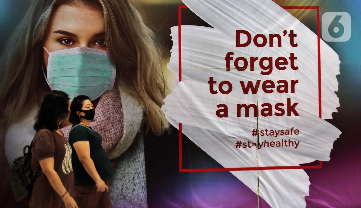 Pengunjung mengenakan masker saat berada di salah satu mal di Jakarta, Senin (16/6/2020). Di tengah pandemi virus corona COVID-19, warga diminta menerapkan protokol kesehatan yang berlaku. (Liputan6.com/Johan Tallo)