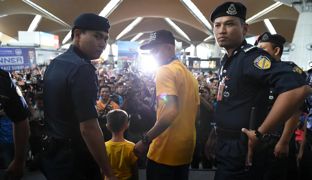Mohd Faiz Subri berhasil mencatatkan namanya dalam sejarah sepak bola dunia sebagai pesepak bola Asia pertama yang meraih FIFA Puskas Award. (AFP/Mohd Rasfan)