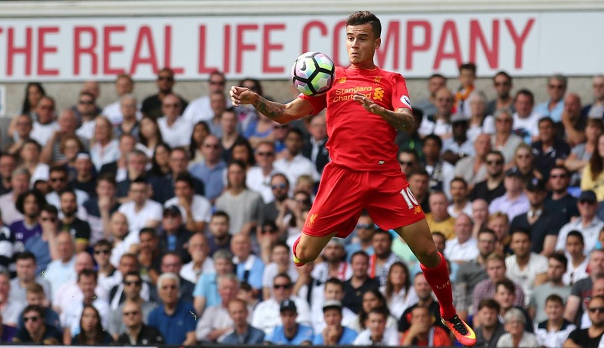 5. Philippe Coutinho. Jersey dengan nama Philippe Coutinho menjadi jersey Liverpool terlaris saat ini. (AFP/Justin Tallis)