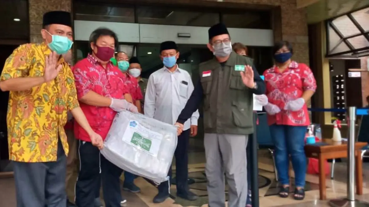 PSMTI Beri Bantuan 2000 APD Kepada PBNU dan Muhammadiyah