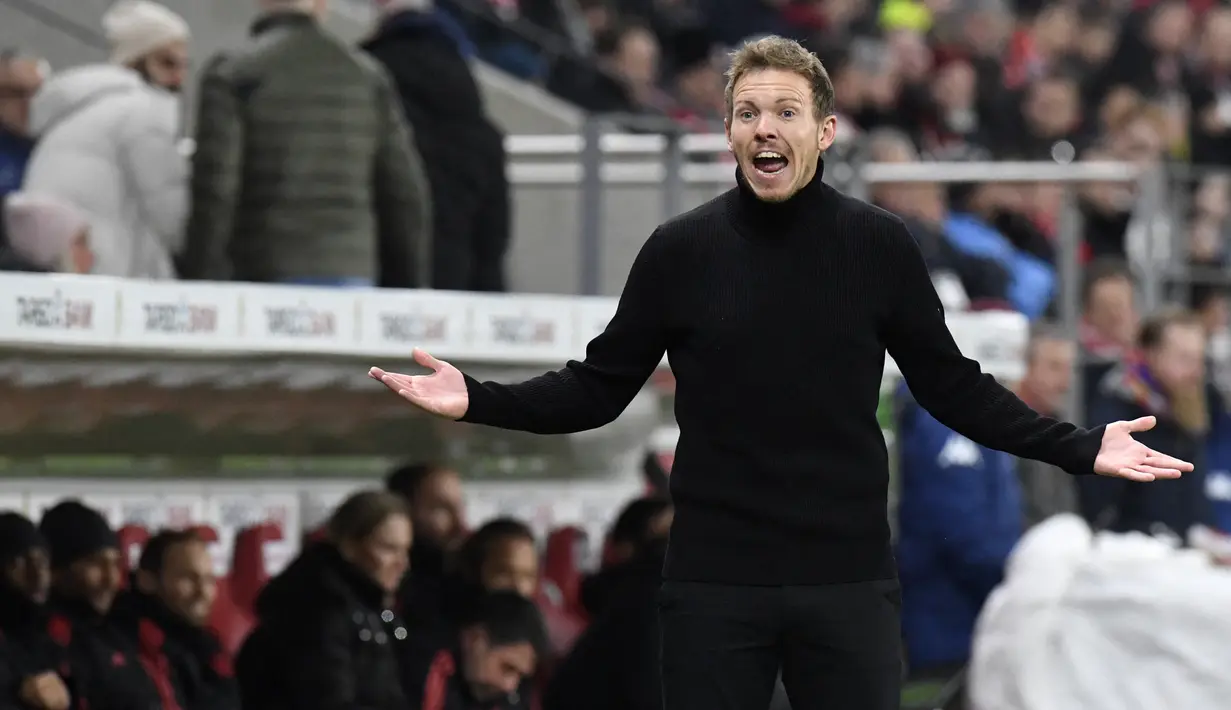 Reaksi pelatih Bayern Munchen Julian Nagelsmann selama pertandingan16 besar Piala Jerman (DFB Pokal) melawan 1 FSV Mainz 05 di Mainz, barat daya Jerman pada 1 Februari 2023. Sebagaimana diketahui, Nagelsmann dipecat secara mendadak  setelah dirinya sedang menikmati liburan bermain ski bersama sang kekasih di Austria.  (Thomas KIENZLE / AFP)