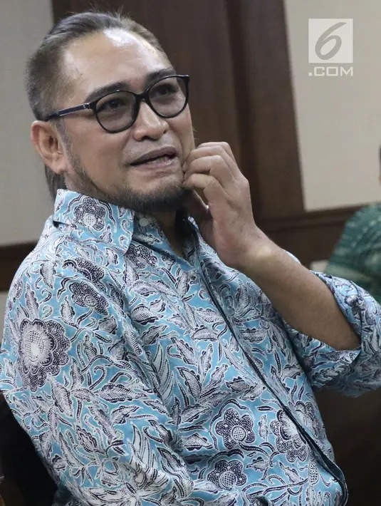 Terpidana korupsi pembangunan P3SON Hambalang, Andi Zulkarnaen Mallarangeng jelang sidang PK di PN Jakarta Pusat, Kamis (19/7). Sebelumnya, Andi Zulkarnaen Mallarangeng dinyatakan bersalah oleh Pengadilan Tipikor Jakarta. (Liputan6.com/Helmi Fithriansyah)