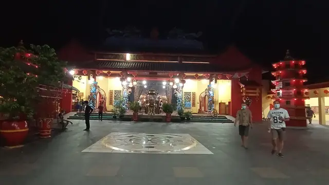 Vihara Avalokitesvara Di Kecamatan Kasemen, Kota Serang, Banten, Sepi Dari Perayaan Imlek 2572. (Kamis, 11/02/2021). (Liputan6.com/Yandhi Deslatama).