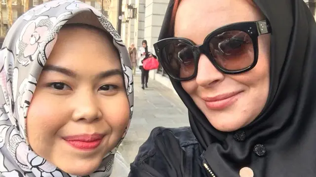 [Bintang] Ternyata Hijab Stylistnya Lindsay Lohan Orang Indonesia Lho