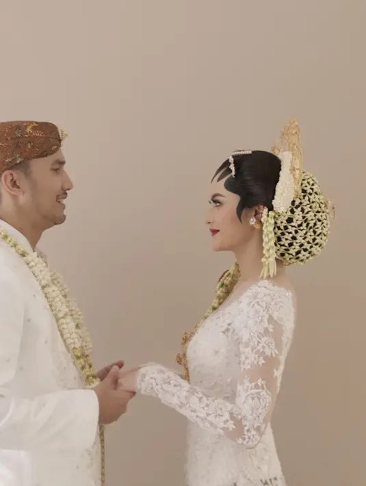 Ovi Dian dan Helmi Herman