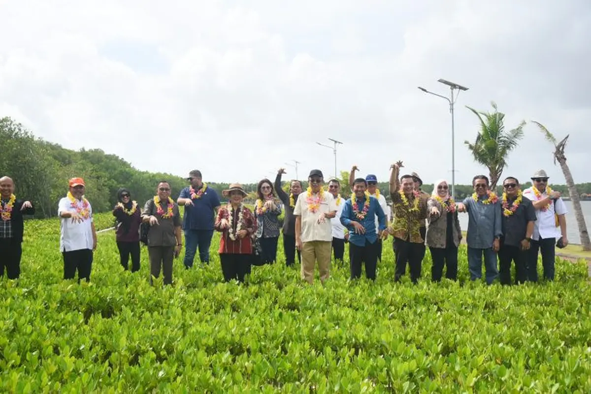 Kunjungan Komisi IV DPR ke Kawasan Mangrove Taman Hutan Raya (Tahura) Ngurah Rai, Denpasar, Bali.
