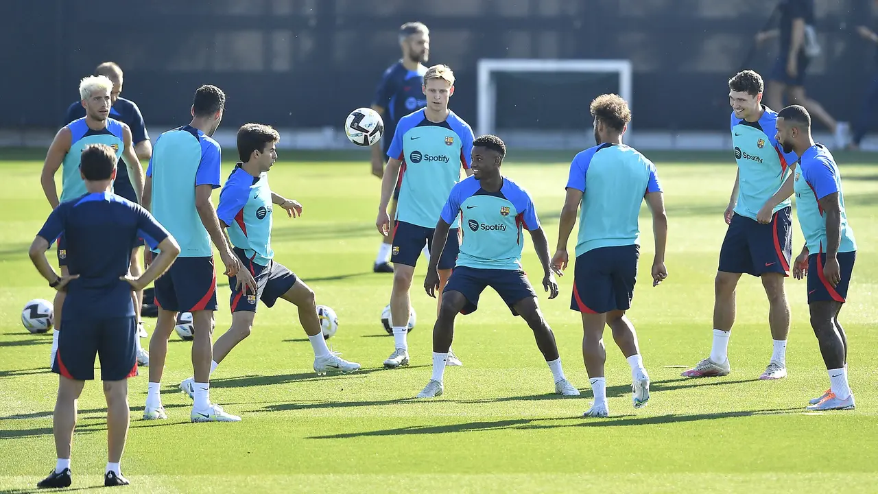 Foto: Belum Ada Kata Sepakat dengan MU, Frankie de Jong Masih Ikut Latihan Bareng Barcelona