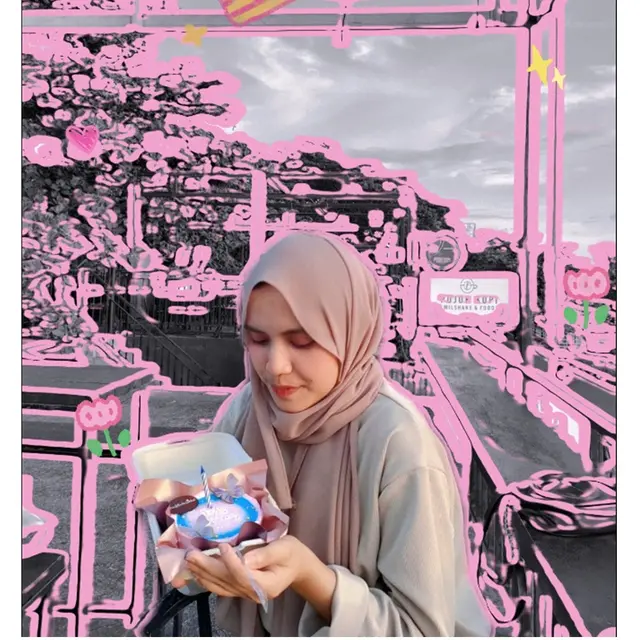 Wanita Ini Minta Fotonya Diedit Penuh Garis, 6 Hasilnya Jadi Nyeleneh