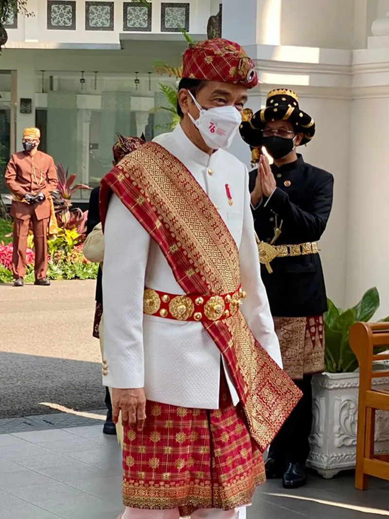 HUT ke-76 RI, Presiden Jokowi dan Iriana Kenakan Pakaian Adat Lampung