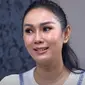 Kalina Ocktaranny curhat dirinya akan diceraikan Vicky hingga tak boleh pulang. (Sumber: YouTube/Dapur Bincang Online)