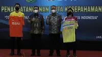 Pengurus Pusat Persatuan Bulu Tangkis Seluruh Indonesia atau PP PBSI resmi menggandeng PT Bank Negara Indonesia (BNI) sebagai sponsor utama jersey pemain untuk empat tahun ke depan. (foto: PP PBSI)