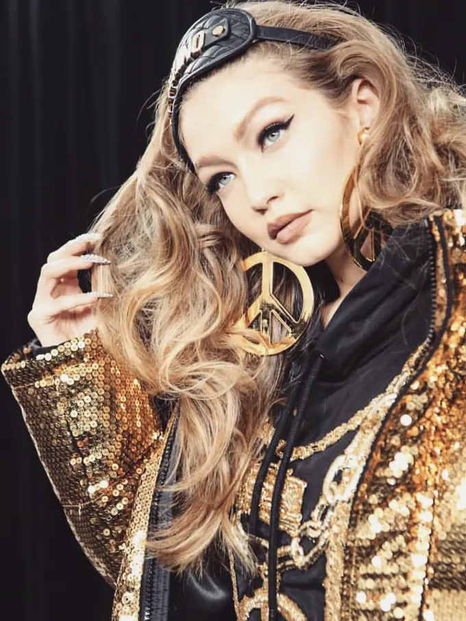 Makeup eyeliner untuk atasi mata lelah / Image: @gigihadid