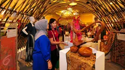 Pameran Dekranas dan Dekranasda ini merupakan rangkaian dari Hari Ulang Tahun (HUT) ke-35 Dekranas dan diikuti 116 peserta dari 33 provinsi di Tanah Air, Jakarta, Jumat (5/6/2015). (Liputan6.com/Yoppy Renato)
