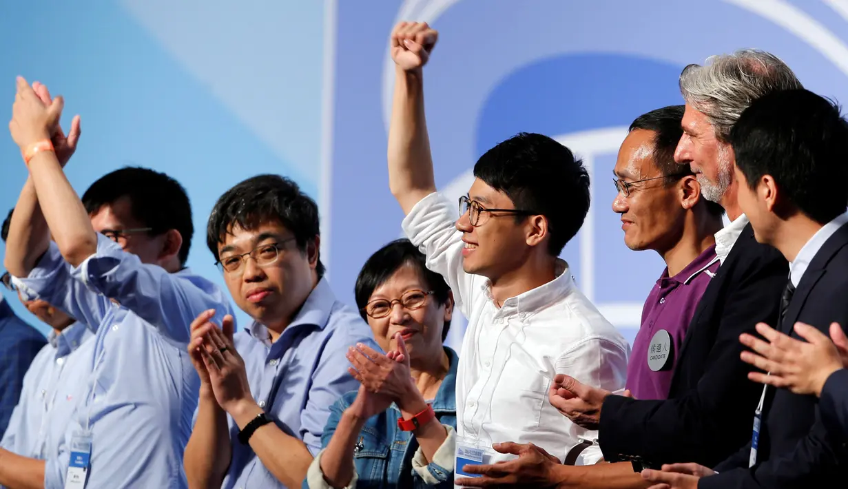 Generasi baru aktivis anti Tiongkok mampu menyabet kursi di dewan legislatif Hongkong, Senin (5/9). Dengan penghitungan suara yang telah mencapai 90%, Nathan Law meraup suara tertinggi kedua berdasarkan aturan yang ada. (REUTERS / Tyrone Siu)