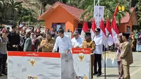 Presiden Joko Widodo meresmikan 5 ruas jalan daerah di Gorontalo, Senin (22/4/2024). Peresmian dipusatkan di ruas Simpang 3 Trans Polohingo-Langge di Kabupaten Boalemo. (Dok Kementerian PUPR)