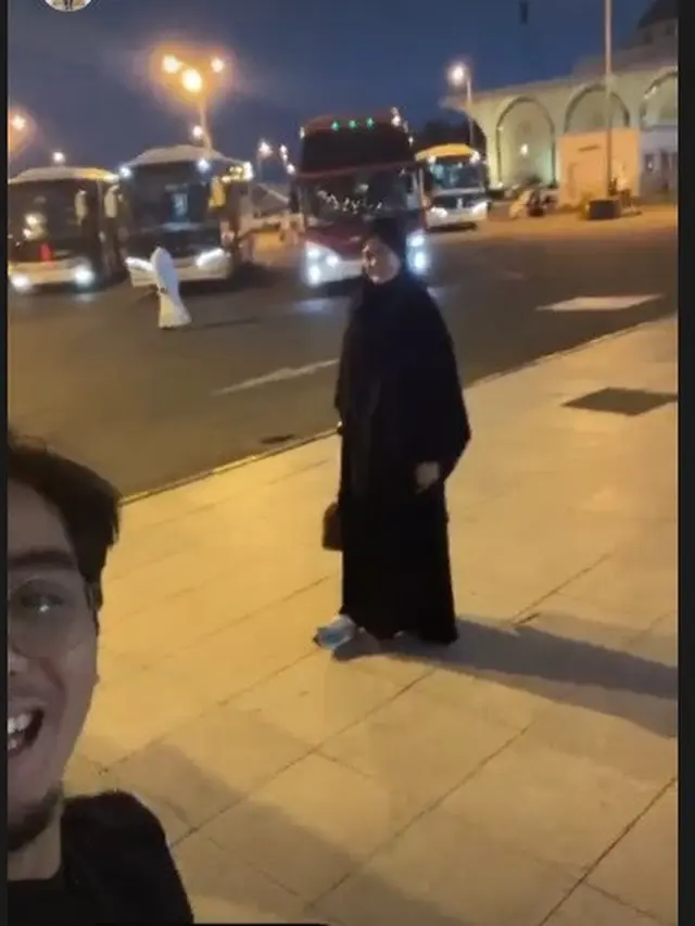 Donna Harun pertama kali pergi umrah (Foto: Instagram @rickyharun)