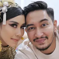Syahnaz Protes dengan perut buncit Jeje.