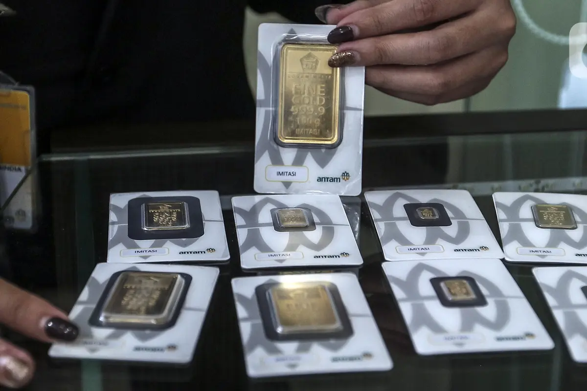 FOTO: Awal Pekan, Harga Emas Antam Turun Menjadi Rp 944 Ribu per Gram