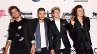 Jelang hiatus, One Direction merilis single berjudul History yang seolah menjadi lagu perpisahan grup yang digawangi Niall Horan, Liam Payne, Louis Tomlinson, dan Harry Styles untuk para Directioners. (AFP/Bintang.com)