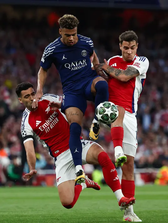 Hingga babak pertama usai, skor 1-0 untuk keunggulan PSG tidak berubah. (FRANCK FIFE/AFP)