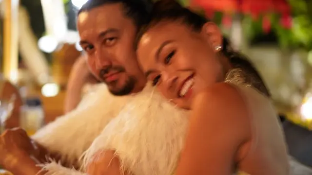 Agnez Mo dan Steve Muljoto sang kakak (Foto: Instagram/@agnezmo)
