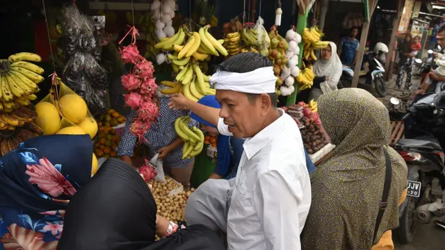Dedi Mulyadi blusukan di pasar (Liputan6.com/Abramena).