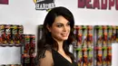 Smokey silver eyeshadow dipilih Morena Baccarin untuk hadir di karpet merah acara ‘Deadpool’ tersebut. Lipstik merah muda mengkilap dan perona pipi mengoptimalkan make up-nya malam itu. (AFP/Bintang.com)