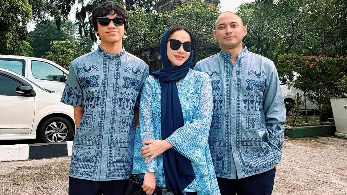 Gaya Keluarga BCL di Lebaran 2026, Biru Elegan hingga Sarimbit Full Pattern yang Statement