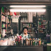 Ilustrasi gerai makanan di wisata kuliner Singapura (Foto: unsplash/John T)