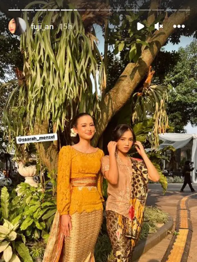 6 Potret Fuji di Acara Tedak Siten Baby Ameena, Bak Putri Keraton