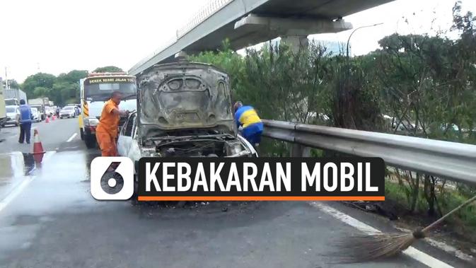 VIDEO Kebakaran Mobil  di  Jalan Tol Jagorawi News  