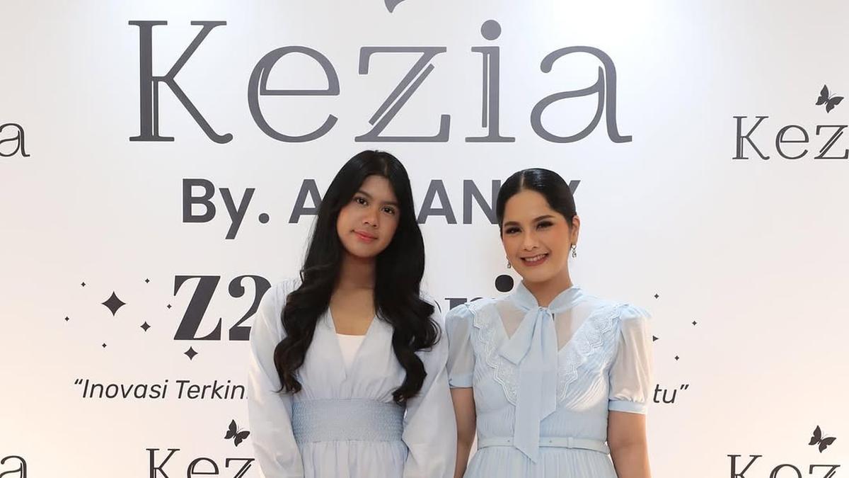 6 Gaya Kembar Annisa Pohan dan Almira Yudhoyono di Acara Peluncuran Skincare Ashanty, Elegansi dalam Balutan Baby Blue