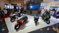 Yamaha Aerox dengan 4 Warna Baru, Dull Blue Orange, Silver Cyan, Red White dan Black Grey.