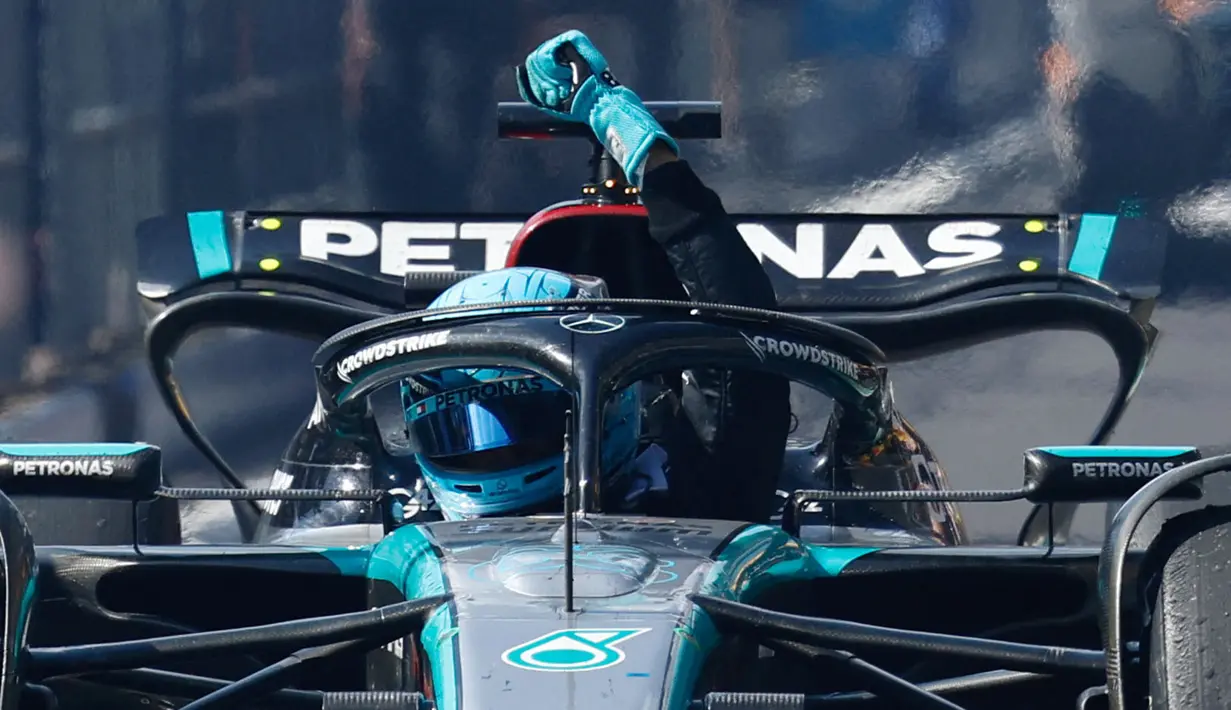 Pebalap F1 dari tim Mercedes, George Russell, harus menelan pil pahit setelah didiskualifikasi dari GP Belgia 2024 lantaran bobot mobilnya kurang dari batas minimum. (AFP/Simon Wohlfahrt)