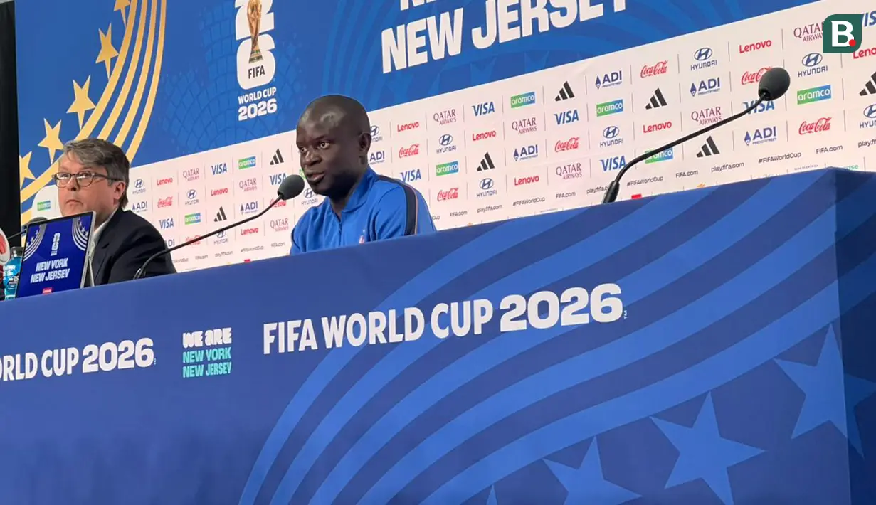 Pemain Prancis, N’Golo Kante, memberikan keterangan saat sesi konferensi pers di Metlife Stadium, New Jersey, Senin (15/6/2026). Prancis akan menghadapi Senegal pada laga Grup I Piala Dunia 2026 Rabu (17/6/2026) dini hari WIB. (Bola.com/Hery Kurniawan)