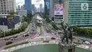 Kepadatan arus lalu lintas di ruas jalan Jenderal Sudirman, Jakarta, Kamis (7/3/2024). (Liputan6.com/Herman Zakharia)