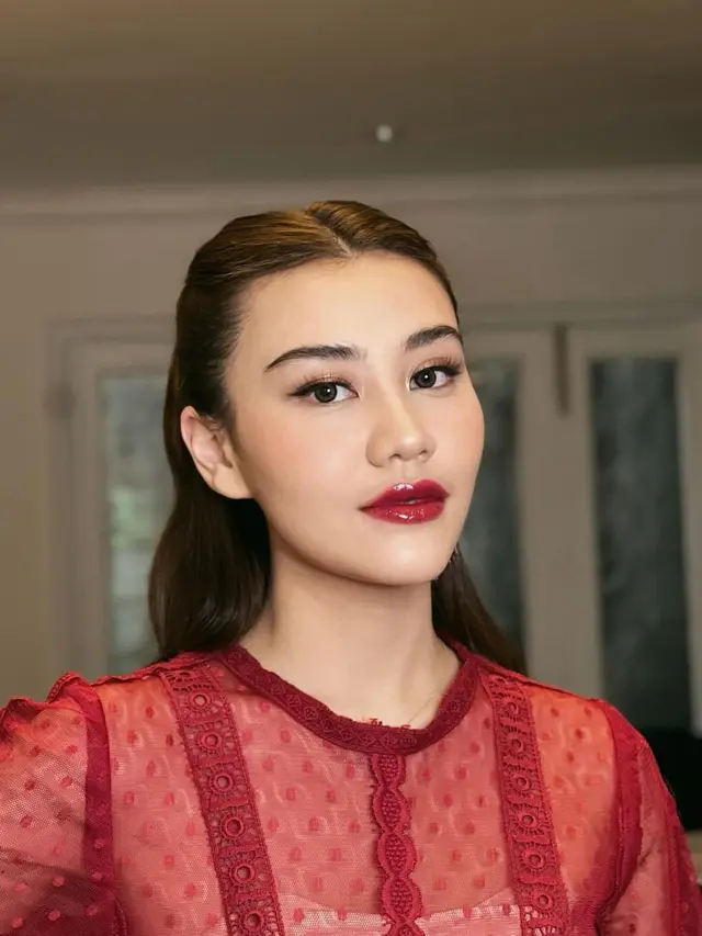 Aaliyah Massaid berbusana merah (Instagram/aaliyah.massaid)