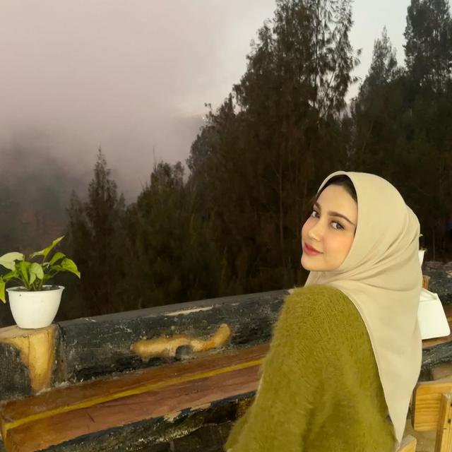 6 Potret Miskah Kakak Ipar Fadil Jaidi dari Sebelum hingga Setelah Menikah, Dipuji Bak Barbie