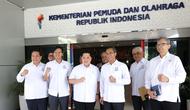 Ketua Akuatik Indonesia, Anindya Bakrie, beserta jajarannya melakukan audiensi dengan Menteri Pemuda dan Olahraga (Menpora) RI, Erick Thohir, di Kantor Kementerian Pemuda dan Olahraga (Kemenpora) RI, Jakarta Pusat, Jumat (24-10-2025) pagi WIB. (Bola.com/Muhammad Iqbal Ichsan)