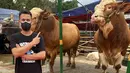 Raffi Ahmad menyiapkan 10 sapi dan 10 kambing untuk hewan kurban tahun ini. Ia mengaku telah menabung guna membeli hewan qurban. (Instagram/raffinagita1717)