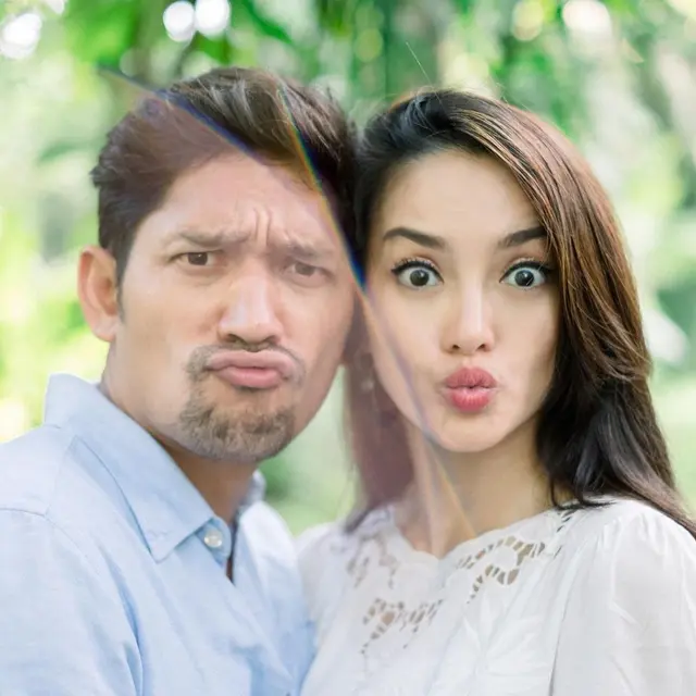 6 Potret Pemotretan Honeymoon Ibnu Jamil dan Ririn Ekawati, Romantis