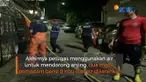 Seekor anjing liar yangterjebak di gorong-Perumahan Palem Lestari, Cengkareng, Jakarta Barat berhasil dievakuasi petugas pemandam kebakaran.
