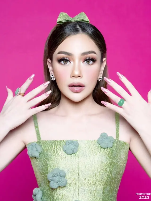 Bak Barbie Beranak 4, Pemotretan Celine Evangelista Bak Boneka Ini Tuai Sorotan