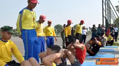 Citizen6, Gedangan: Sebelum pelaksanaan samapta dimulai terlebih dahulu dilaksanakan cek kesehatan oleh Tim Kesehatan dari Pasmar-1. (Pengirim: Diyat Akmal Thahar)